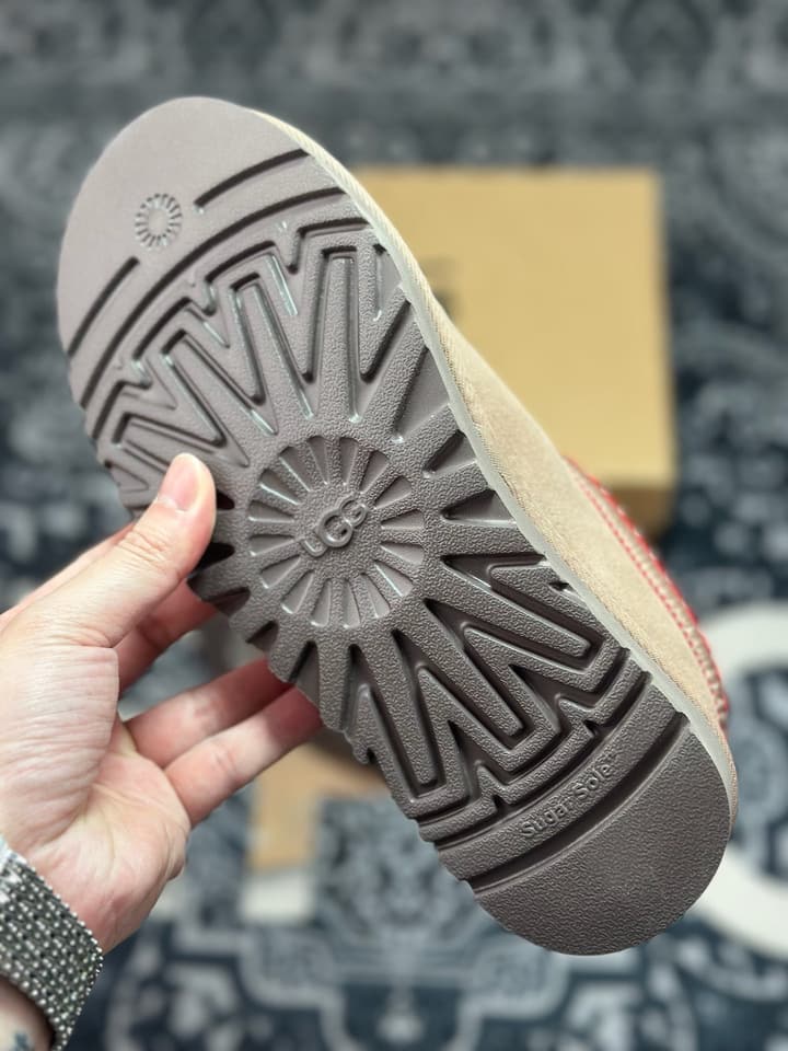 UGG Tazz Platform Snow Boots in Oak Brown With Coral Trim
