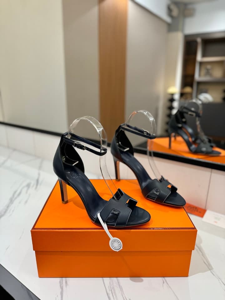 Hermès Classic Smooth Cowhide Pumps – 9cm in Caramel Brown