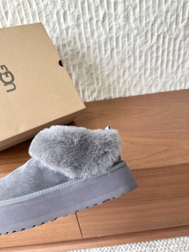 UGG Sheepskin Fur-Lined Slippers – Autumn/Winter Collection in Tall Light Pink With Cream Fur