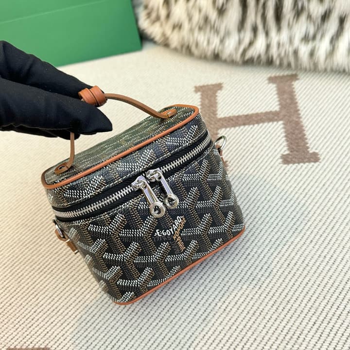 Goyard Muse Vanity Ultra Mini Cosmetic Bag in Blue