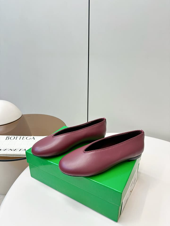 Bottega Veneta Woven Flats – 2025 Collection in Black