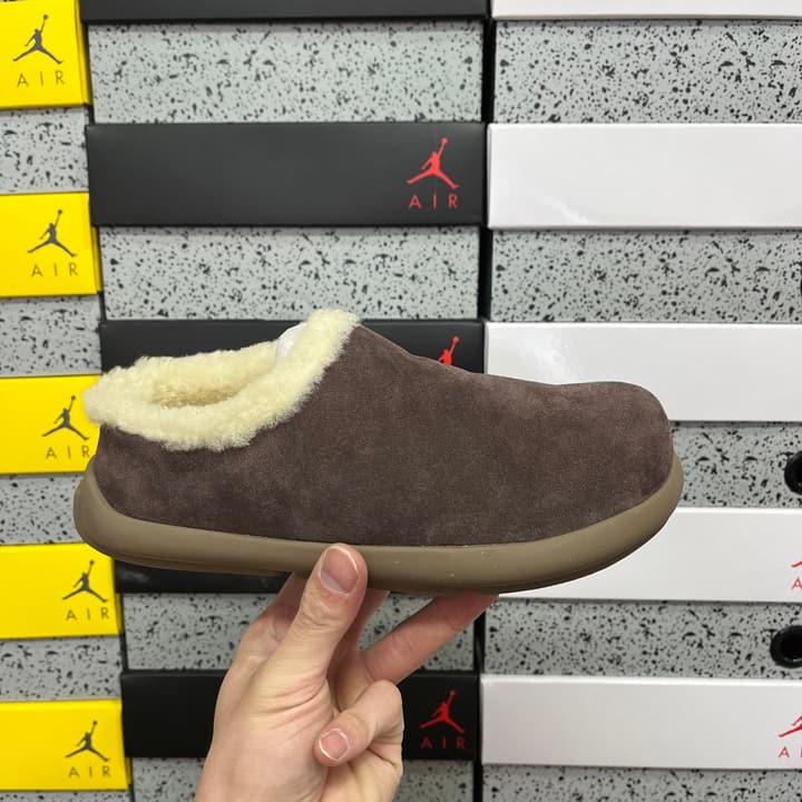 UGG Platform Low-Cut Snow Boots in Black Suede Slip-on