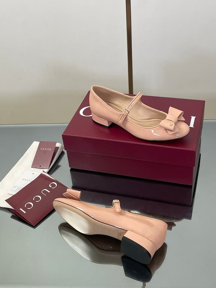 Gucci Bow Detail Mary Jane Ballerina Flats – 2025 Early Autumn Collection in Deep Red Patent Leather