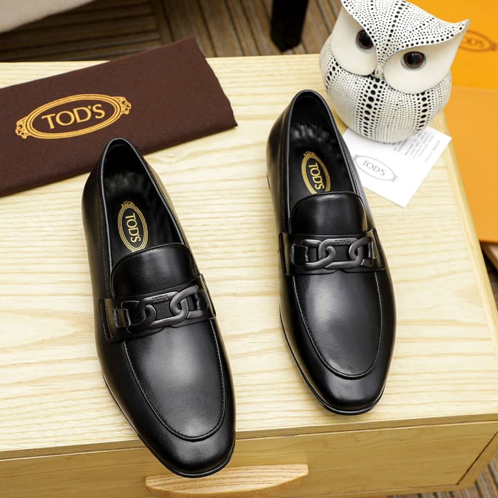 Tod's Classic Men's Driving Shoes in Polished Black