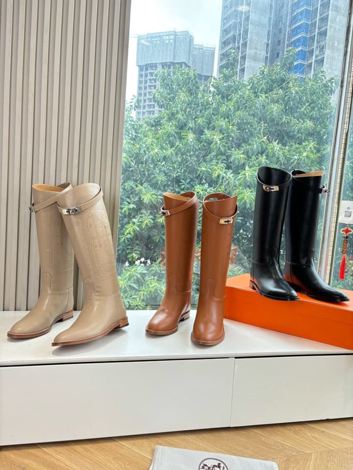 Hermès Classic Knee-High Boots – 2025FW in Assorted Buckle Riding Boots Display