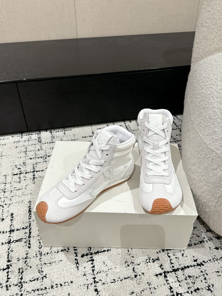 Loewe Flow Runner 2.0 Runway Sneakers – 25SS in All White With Gum Sole