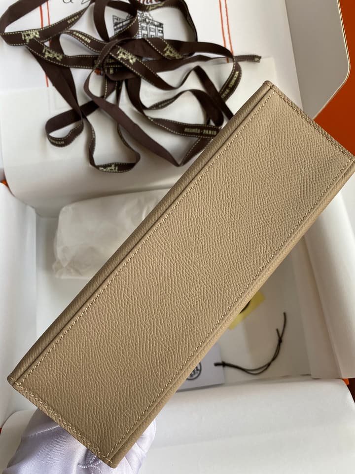 Hermès Kelly Mini Handbag – Trench Coat Grey in Bright Light Beige