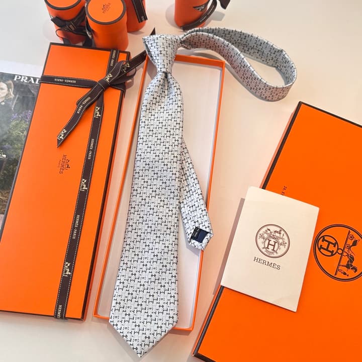 Hermès Men's H-Logo Silk Tie in Black