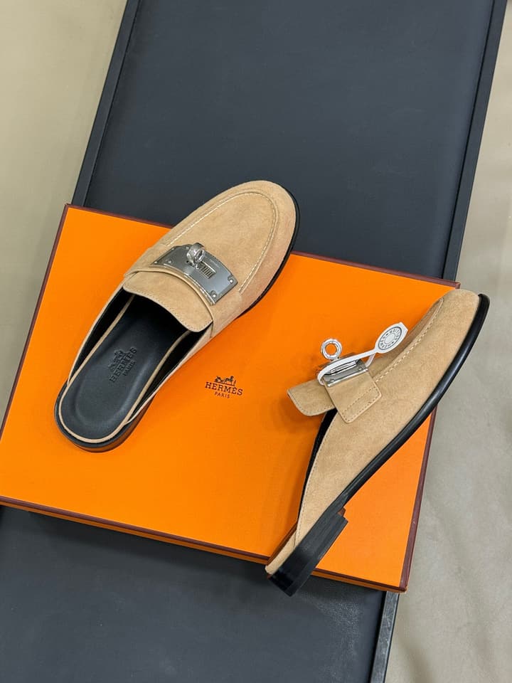 Hermes Kelly Wide Buckle Mules – 2025 Collection in Black