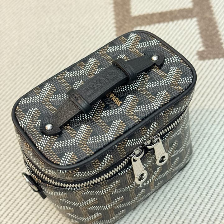 Goyard Muse Vanity Ultra Mini Cosmetic Bag in Blue