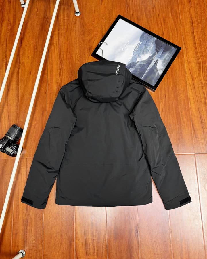 Arc'teryx Beta Down Insulated Jacket M in Obsidian Black