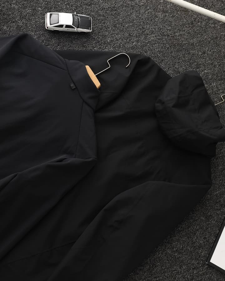 Arc'teryx 3-in-1 Detachable Windbreaker Jacket – 24FW in Black