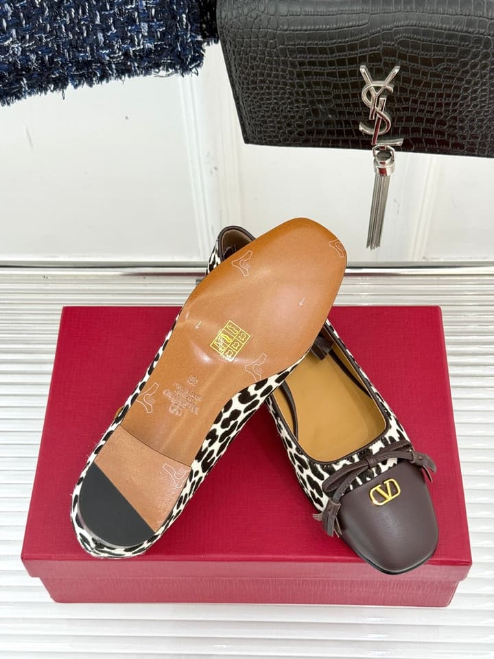 Valentino VLogo Metal Buckle Ballet Flats – 25FW in Charcoal