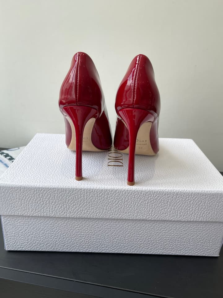 Dior Pointed High-Heel Pumps – 25SS Spring/Summer Collection in Patent Burgundy