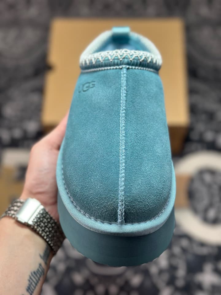UGG Tazz Platform Snow Boots in Classic Black
