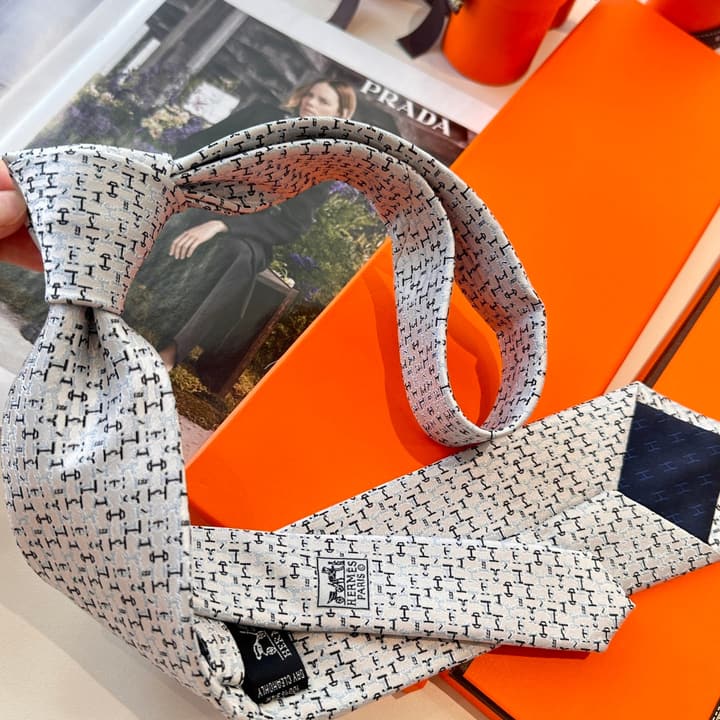 Hermès Men's H-Logo Silk Tie in Black