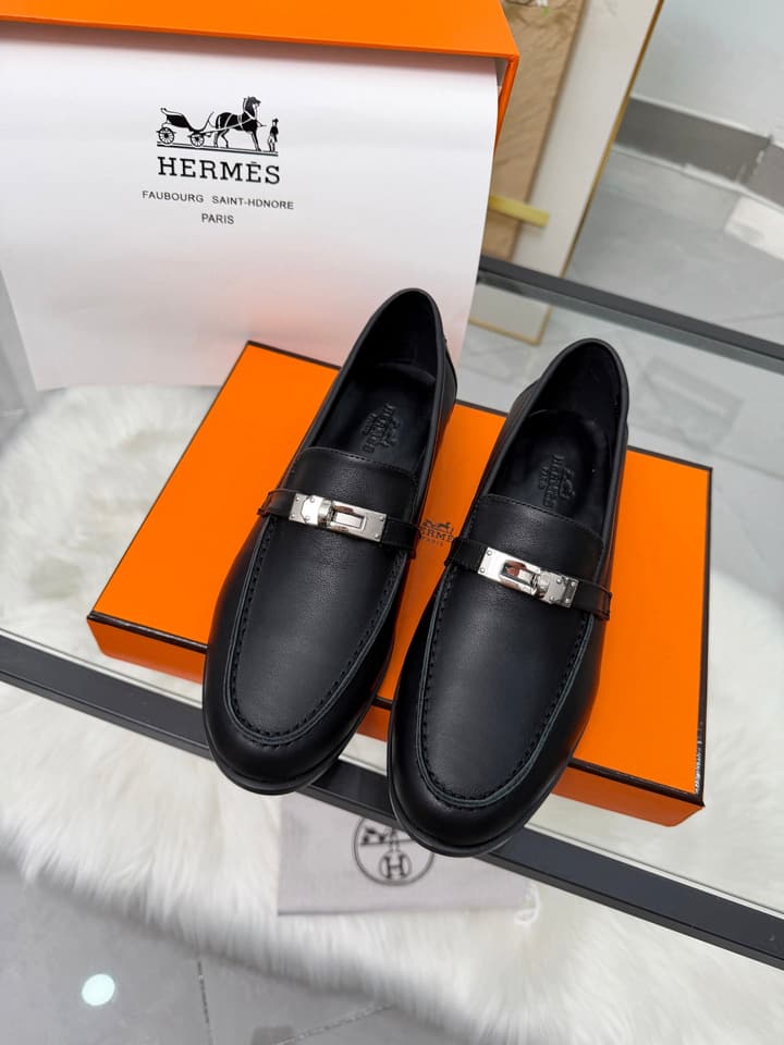 Hermès Classic Leather Sole Sandals in Black Smooth