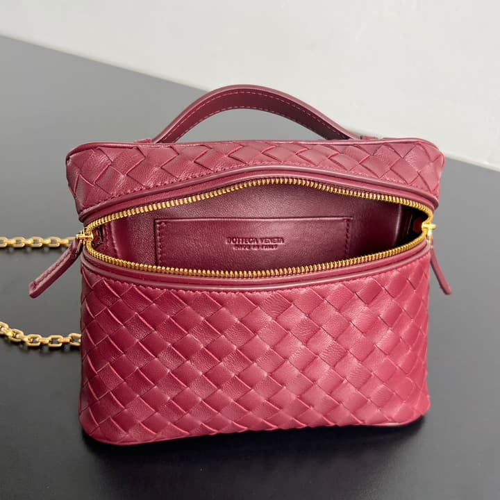 Bottega Veneta Soft Vanity Chain Vanity Case in Black