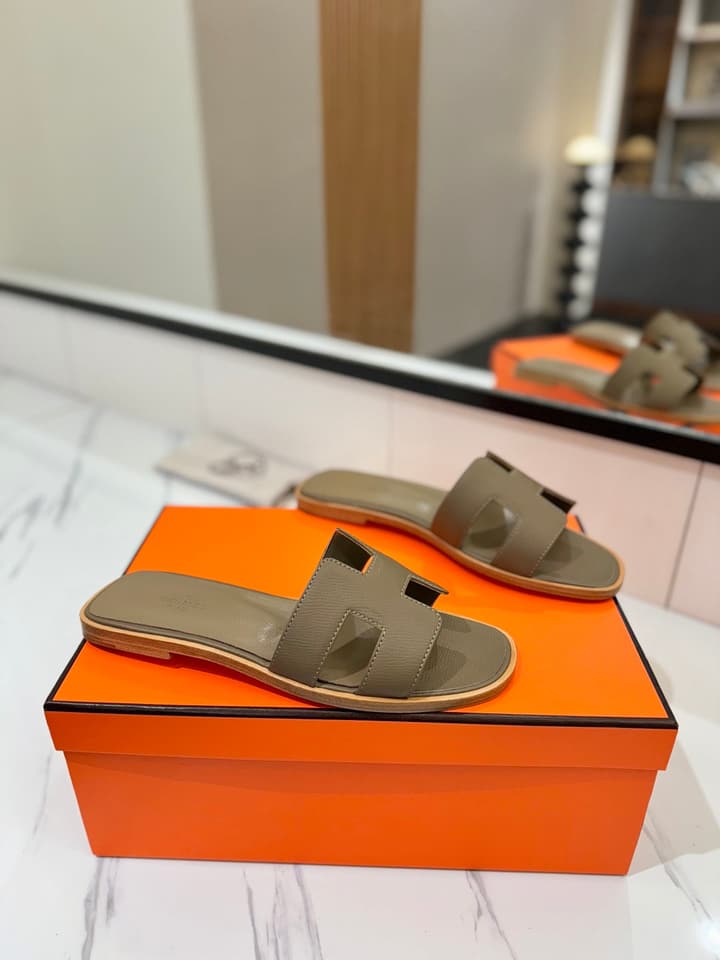 Hermès Classic H Palm Grain Leather Sandals in Black