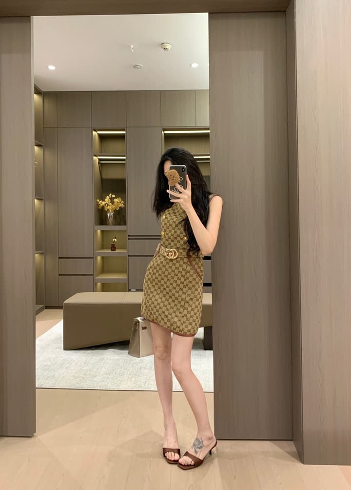 Gucci GG Retro Monogram Sleeveless Dress – Spring/Summer Collection in Apricot
