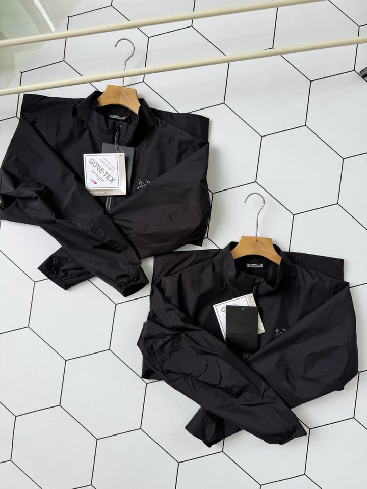Arc'teryx Solano Windbreaker Jacket – 2025 Model in Black Solano Jacket