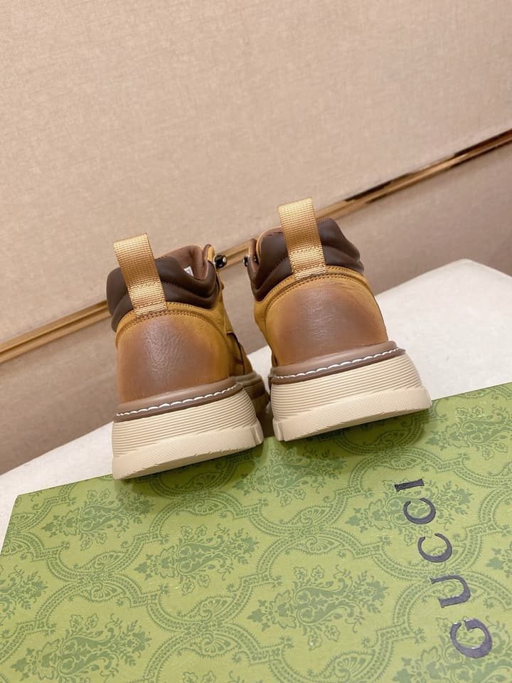 Gucci Premium Italian Leather Loafers in All Black