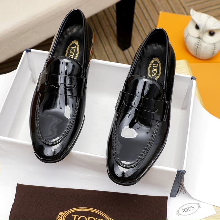 Tod's Classic Men's Driving Shoes in Polished Black