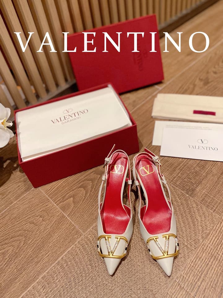 Valentino VLogo Signature Leather Pumps – 2022 Collection in Glossy Black With Red Lining