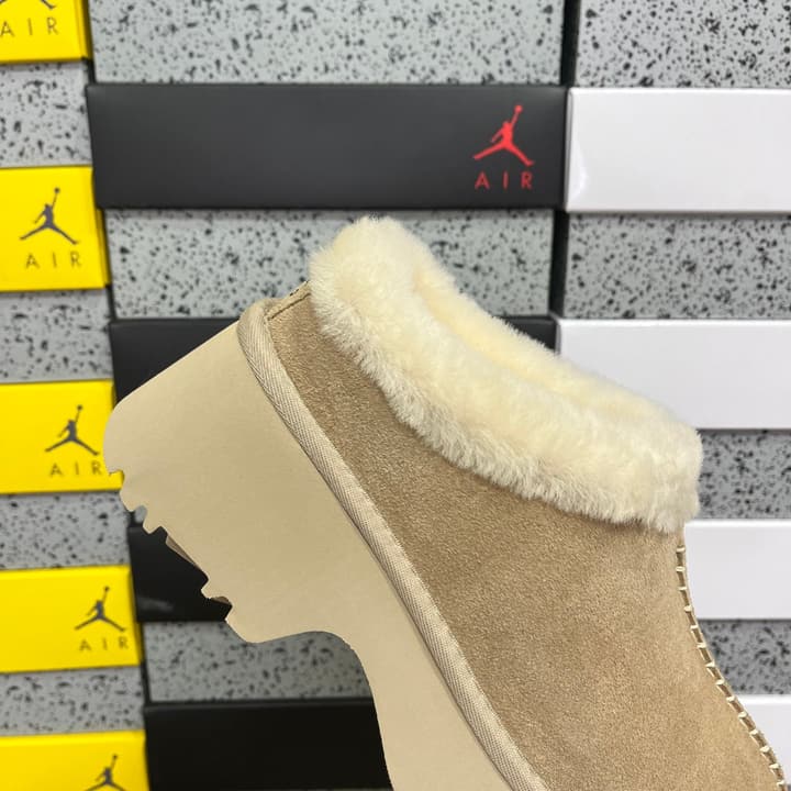 UGG Platform Low-Cut Snow Boots in Black Suede Slip-on