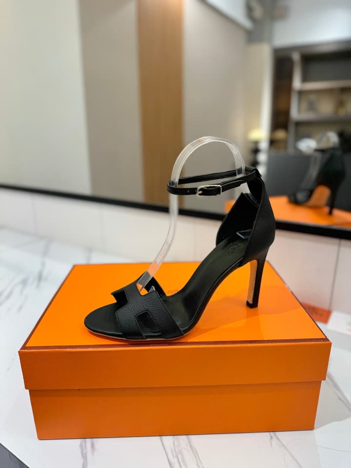 Hermès Classic H Palm Grain Heeled Sandals – 9cm in Black