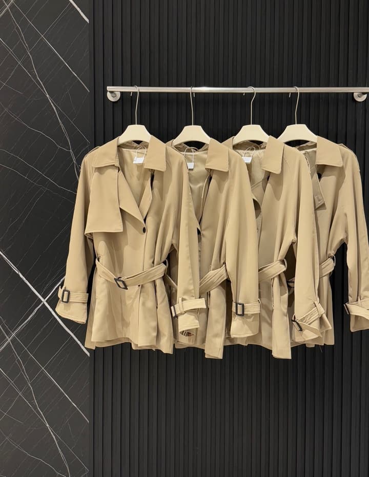 Burberry Short Trench Coat in Short Khaki Trench Coat