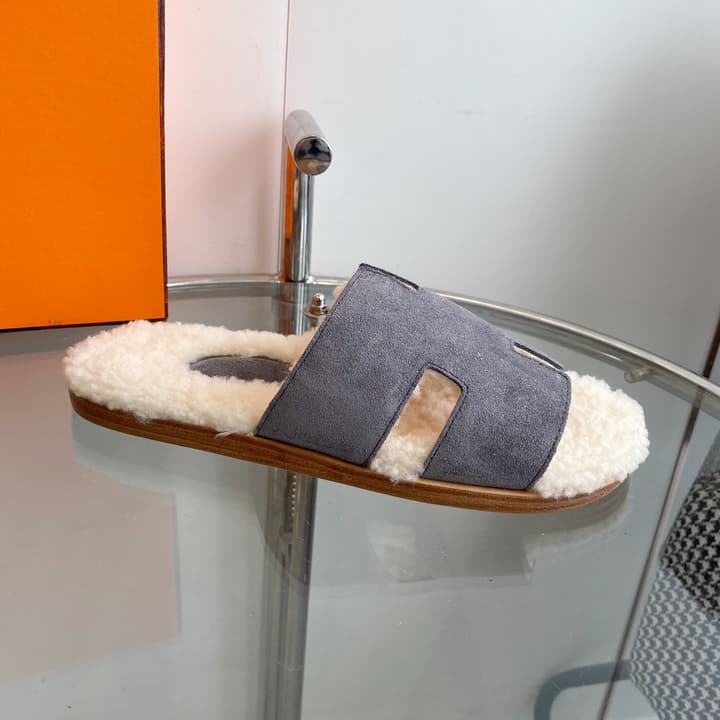 Hermès Izmir Classic H Wool Slippers in Black