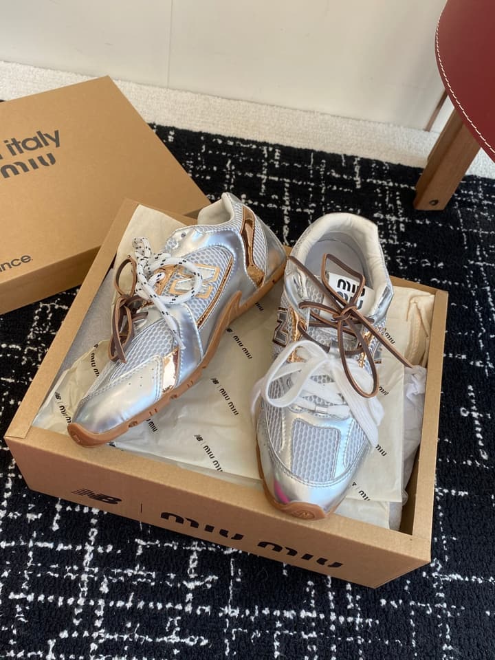 Miu Miu x New Balance 530 Sneakers – 25SS in Light Silver With Mixed Laces