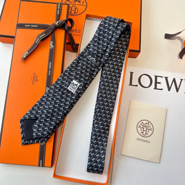 Hermès Men's Printed Silk Tie Series in Black