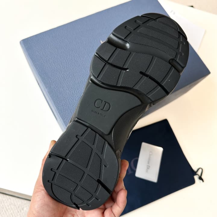 Dior B22 Men's Retro Jogging Sneakers in Black And White Patterned