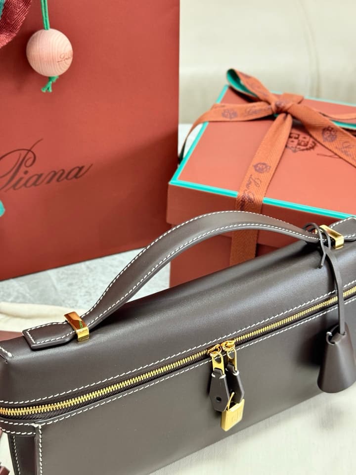 Loro Piana Extra Clutch L29 in Black Leather