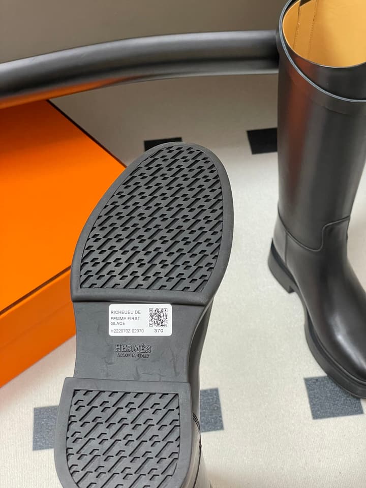 Hermès Jumping Kelly Buckle Knee-High Boots in Black Leather