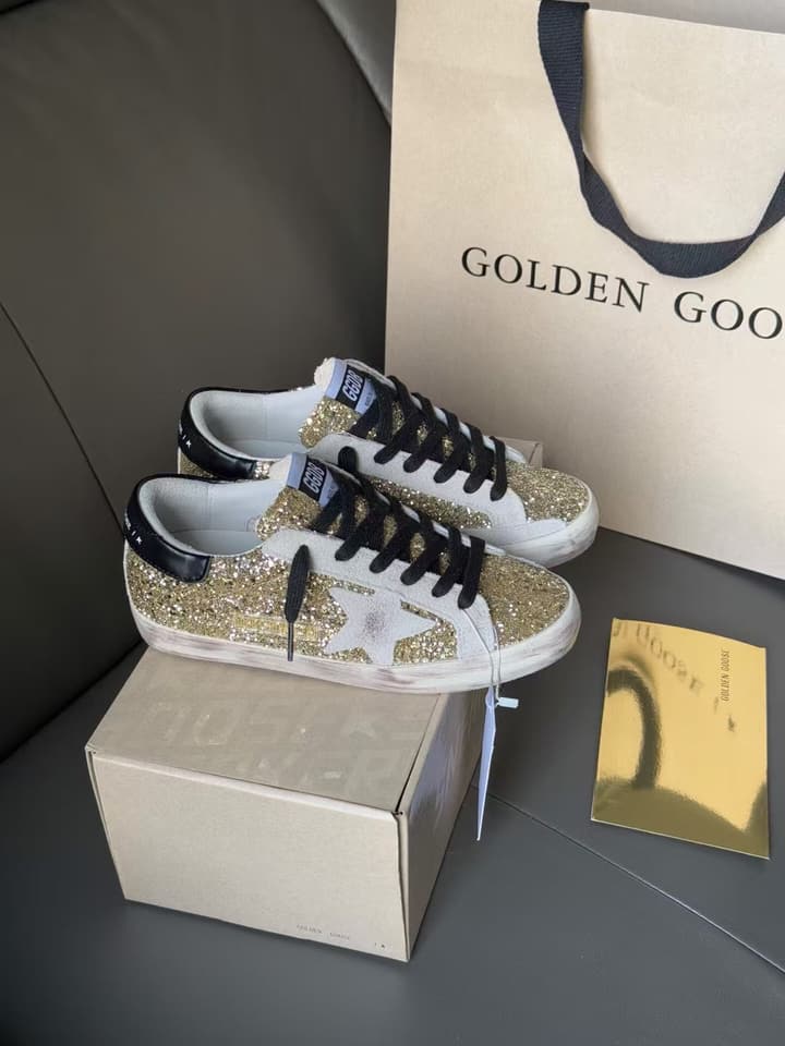 Golden Goose Superstar Distressed Sneakers – 2025 New Collection in Gold Grid, Black Heel, Grey Star