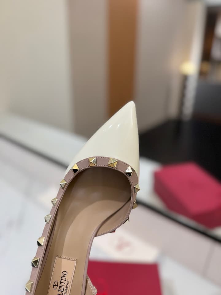 Valentino Rivet Classic Pumps in Black Patent