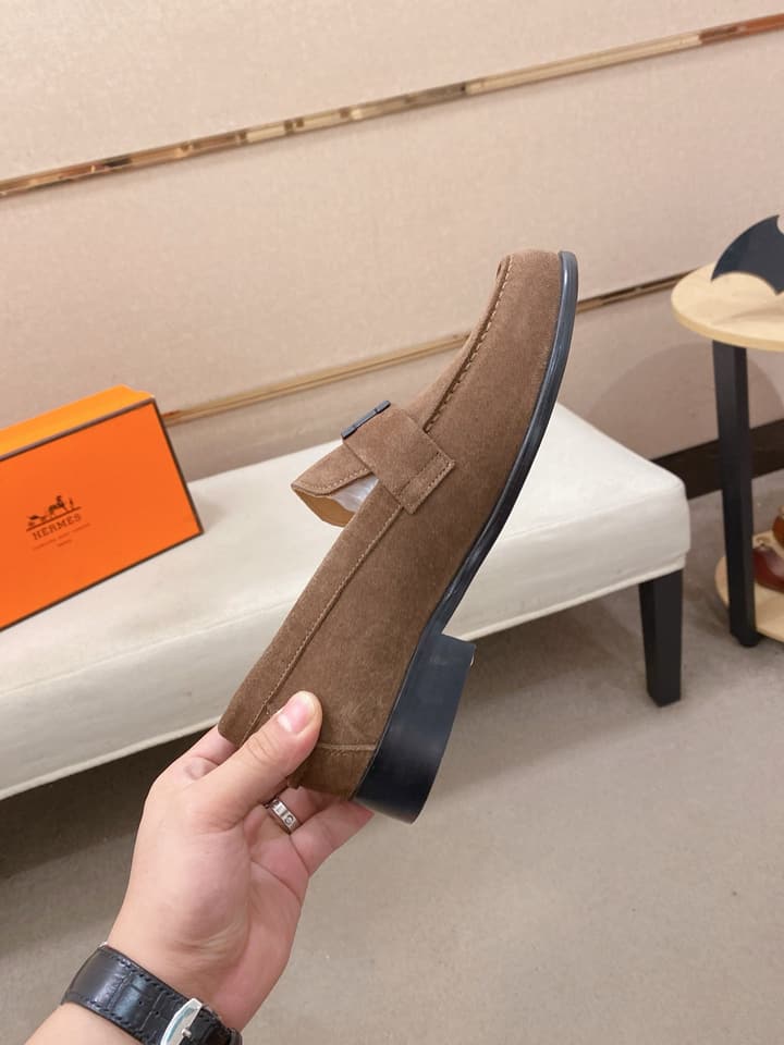 Hermès Business Casual Leather Loafers in Black Leather