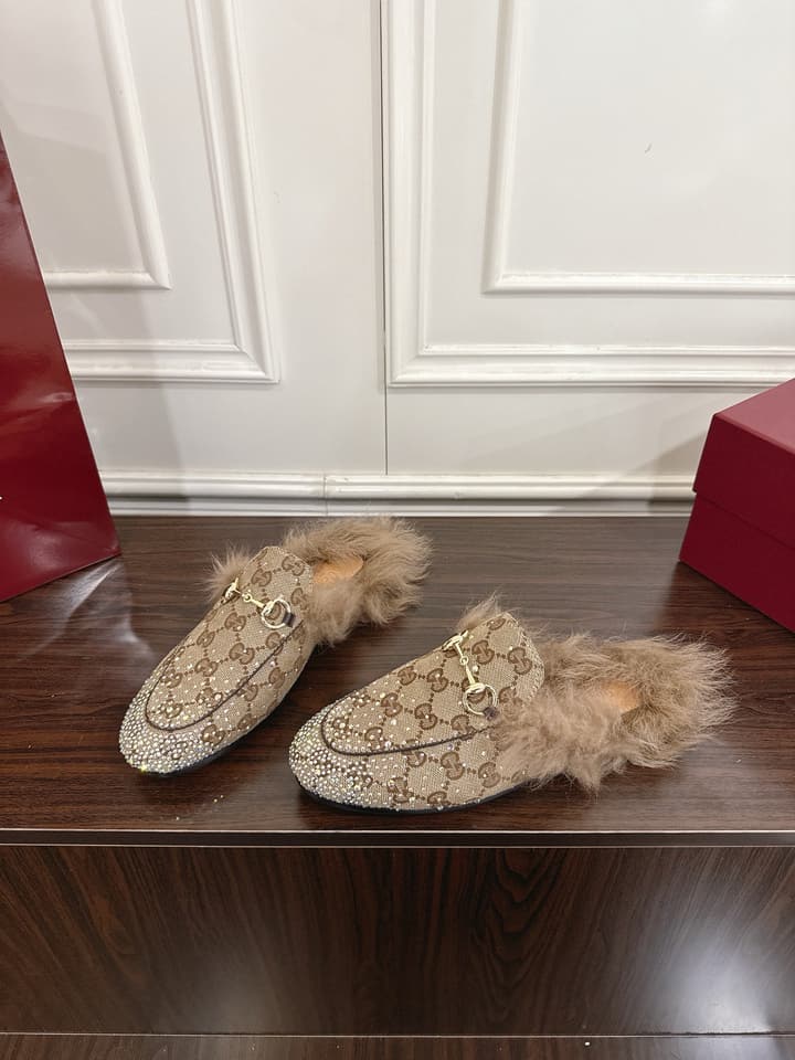 Gucci Tuscan Wool Loafers – Autumn/Winter Must-Have in Beige Gg Monogram With Tan Fur