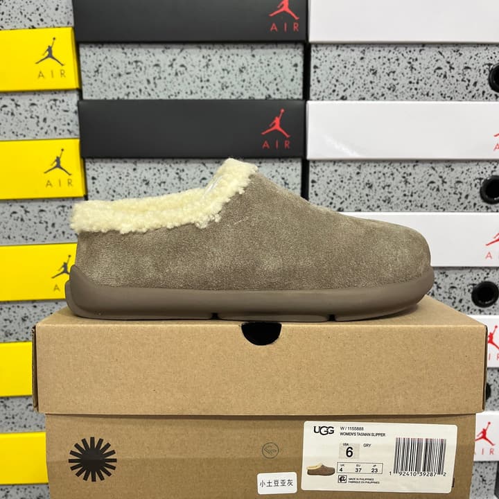 UGG Platform Low-Cut Snow Boots in Black Suede Slip-on