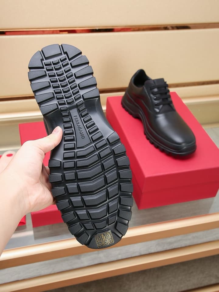 Ferragamo Premium Business Dress Shoes in Black Leather Derby