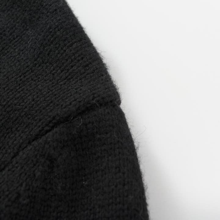 Burberry Equestrian Knight Logo Cashmere Blend Knit Sweater – 25SS in Black