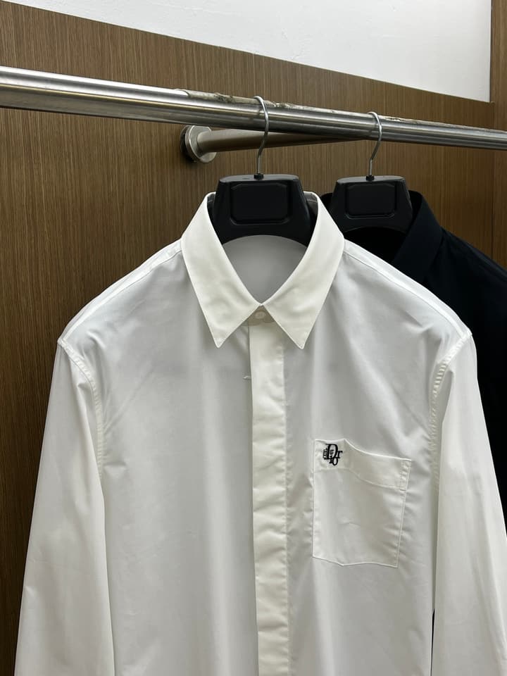 Dior Minimalist Long-Sleeve Cotton Shirt – Spring/Summer Collection