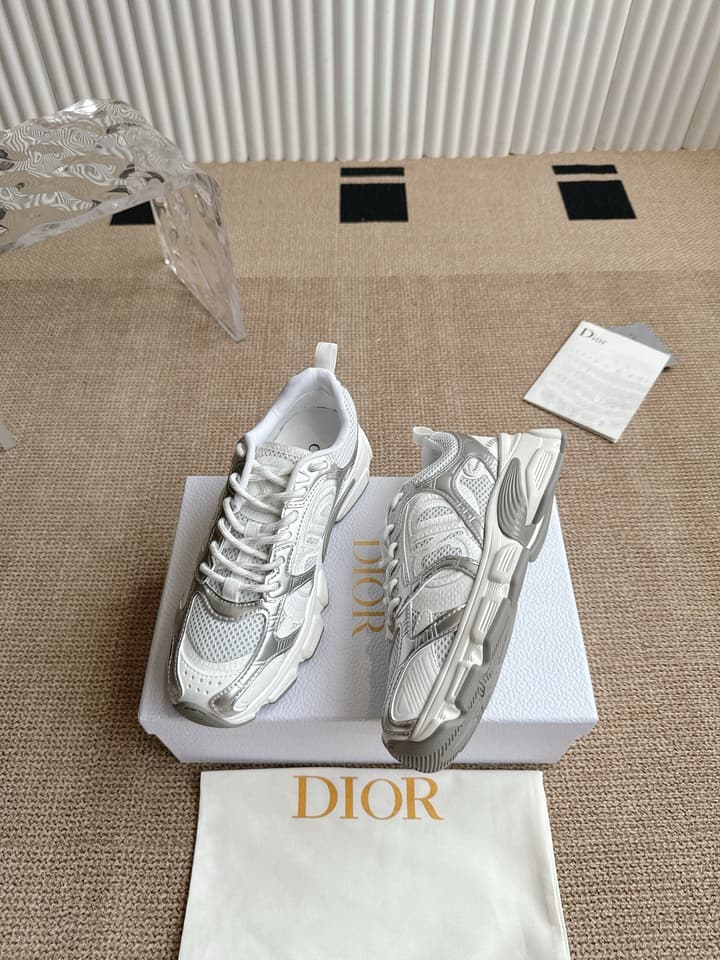 Dior Vibe Sneakers in Gold