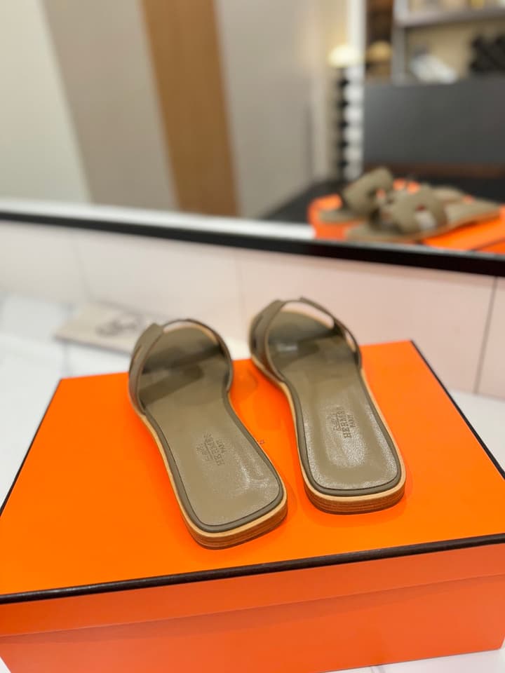 Hermès Classic H Palm Grain Leather Sandals in Black