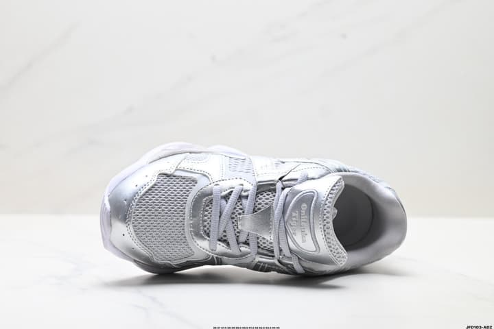 Onitsuka Tiger ULTI RS TIGRUN Low-Top Sneakers in Metallic Silver And White