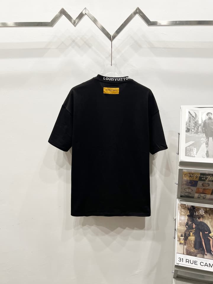 Louis Vuitton Leather Label Pocket Embroidered T-Shirt – 2025 Summer Collection in Classic Black