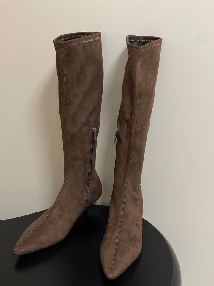 The Row Elastic Kitten Heel Boots – 2025 Fall Collection in Black Suede 3cm Heel